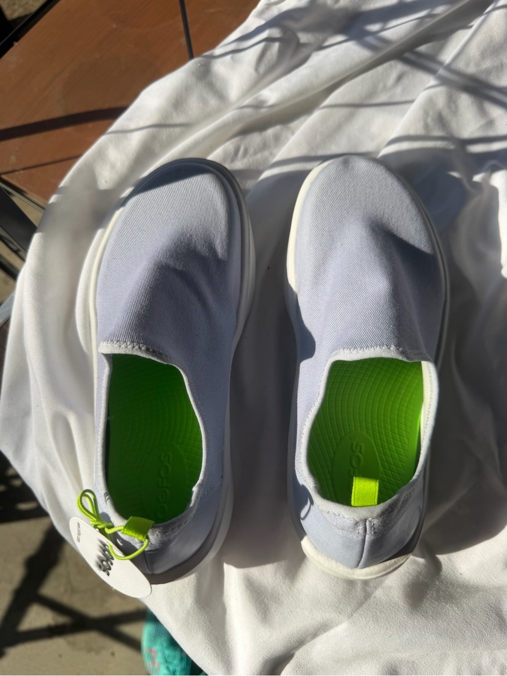 OOFOS Slip-On Sneakers in Light Lavender with Neon Green Insole